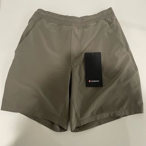 Lululemon Pace Breaker short 7” LINED -grey sage